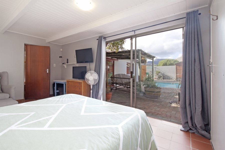 4 Bedroom Property for Sale in Sunnydale Western Cape